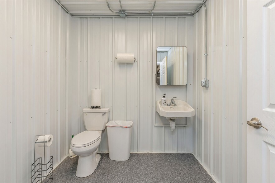 More Photos Of 33083 Ute Ave, Waukee Flex For Sale