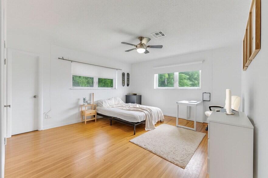 More Photos Of 4801 University Dr, Coral Gables Apartments For Sale