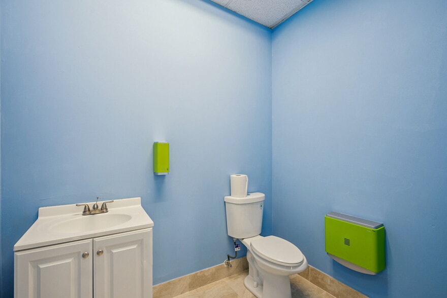 More Photos Of 925 S Semoran Blvd, Winter Park Office Residential For Sale