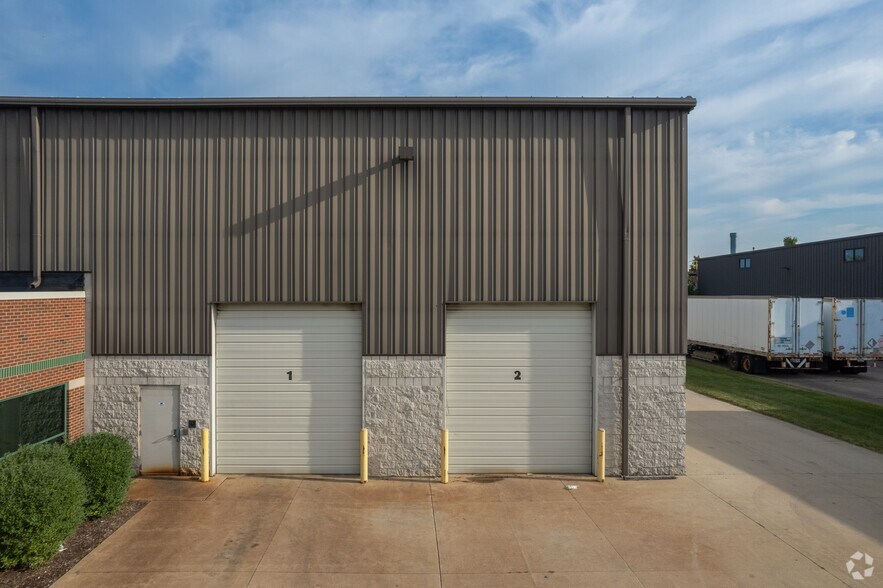 More Photos Of 50759 Century Ct, Wixom Warehouse For Lease