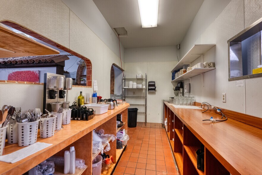 More Photos Of 225 S Toppenish Ave, Toppenish Restaurant For Sale