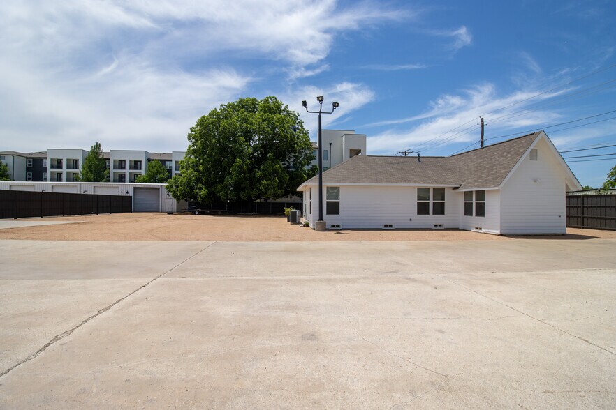 More Photos Of 2618 Bomar Ave, Dallas Land For Lease
