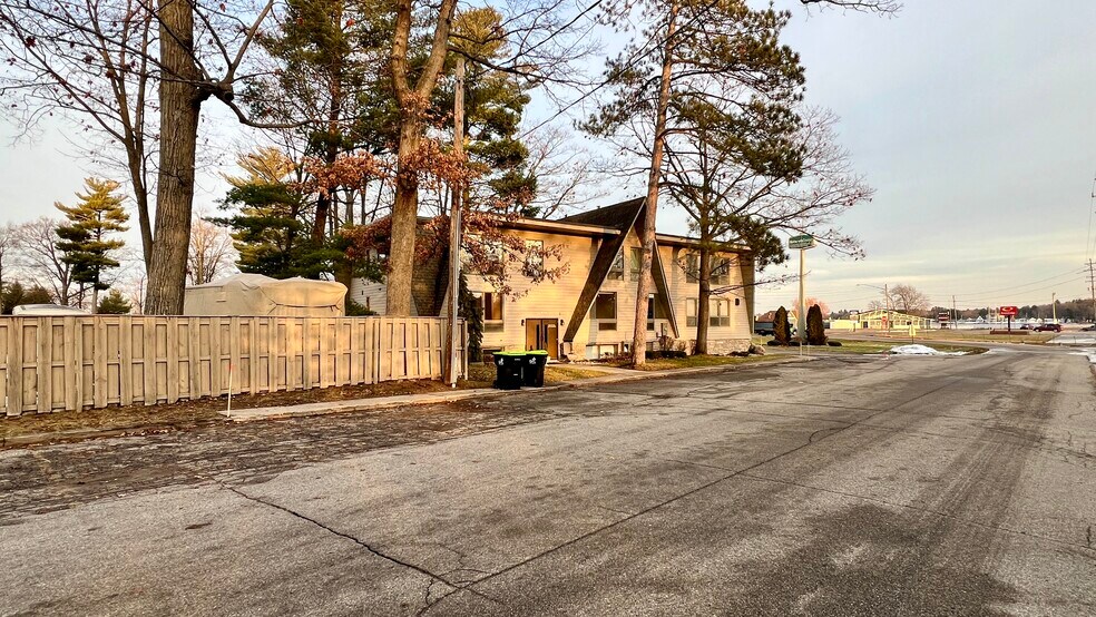 More Photos Of 2604 Sunnyside Dr, Cadillac Medical For Sale