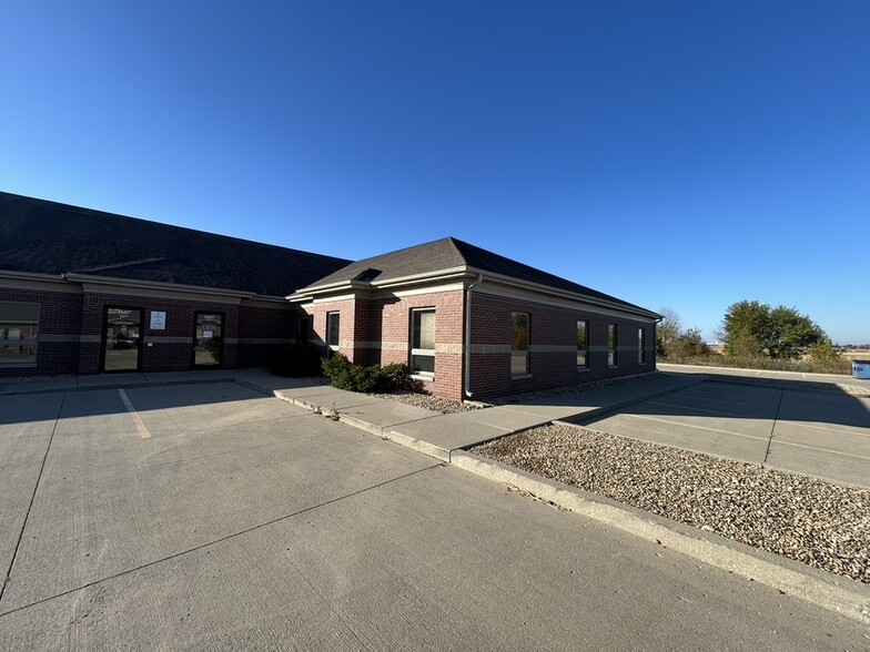 More Photos Of 1607 Tullamore Ave, Bloomington Office For Lease