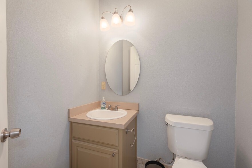 More Photos Of 9638 Greenville Ave, Dallas Office For Lease