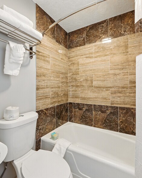 More Photos Of 91 E Main St, Bicknell Hotel For Sale
