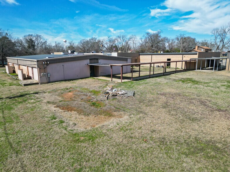 More Photos Of 214 N School St, Winfield Light Distribution For Sale