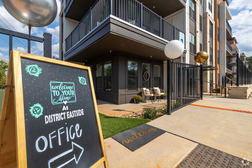 More Photos Of 2702 Pelham Rd, Greenville Apartments For Lease