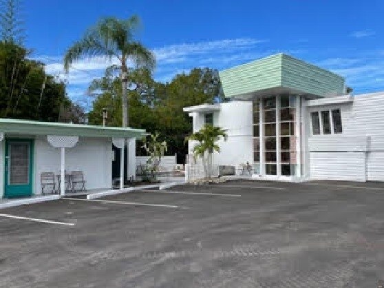 More Photos Of 1064 Broadway, Dunedin Hotel For Sale