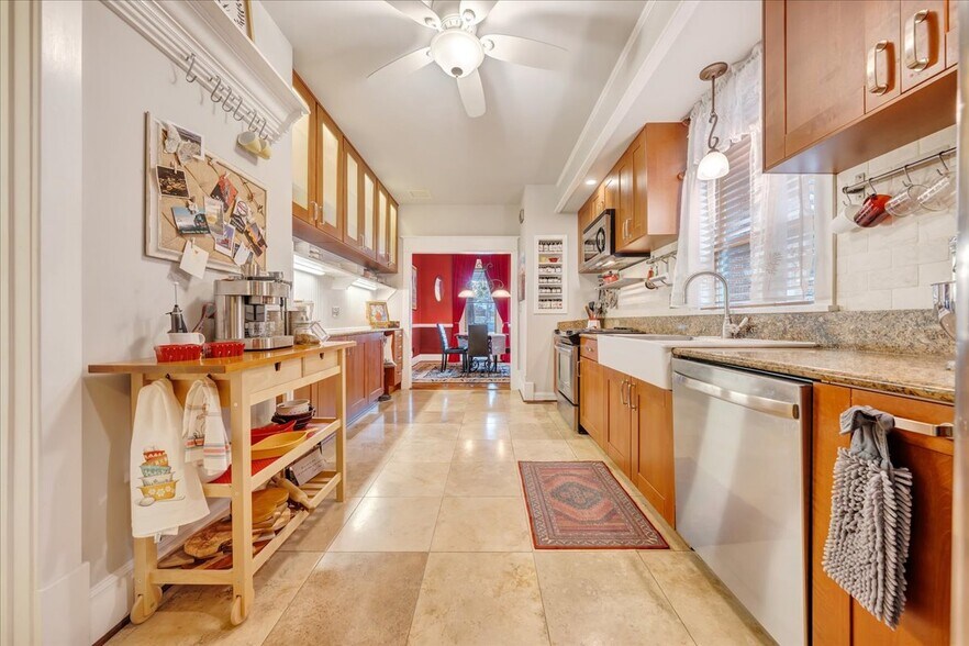 More Photos Of 1526 Franklin Rd SW, Roanoke Hospitality For Sale