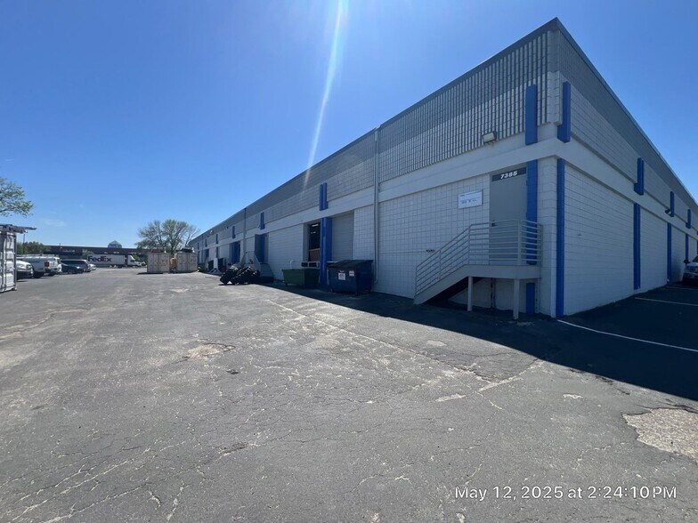 More Photos Of 7385-7399 Bush Lake Rd, Edina Showroom For Sale