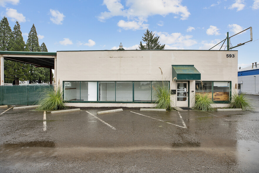 Primary Photo Of 593 SE 1st Ave, Canby Freestanding For Lease