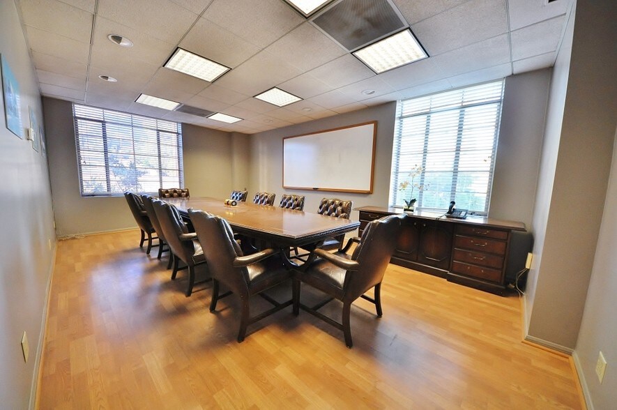 More Photos Of 2472 Lake Ave, Altadena Coworking Space