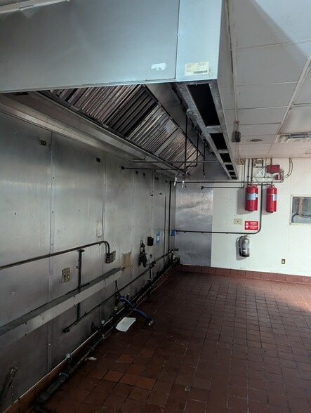 More Photos Of 8550 N Dale Mabry Hwy, Tampa Fast Food For Lease
