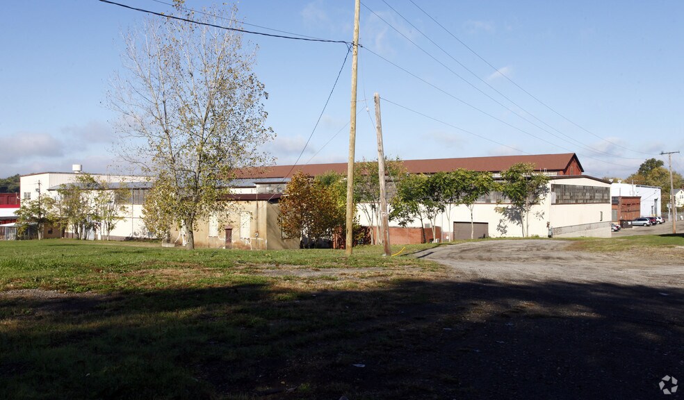 More Photos Of 201 Wetmore Ave SE, Massillon Manufacturing For Lease