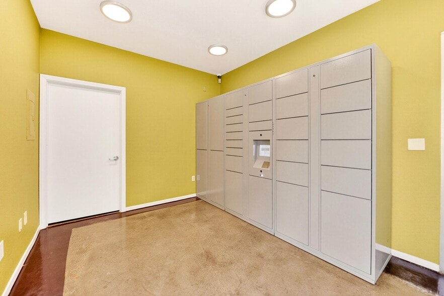 More Photos Of 900 F St, San Diego Apartments For Lease