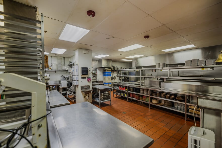 More Photos Of 1900 & 1924 Marshall St NE, Minneapolis Restaurant For Sale