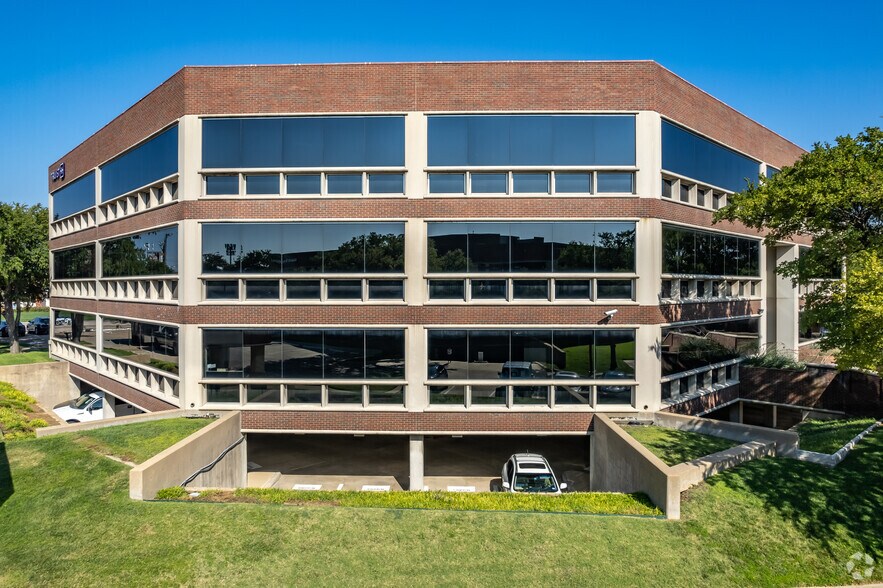 More Photos Of 15150 Preston Rd, Dallas Coworking Space
