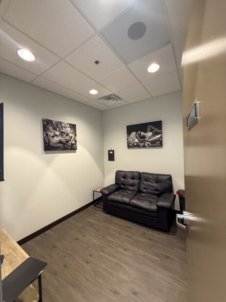 More Photos Of 2950 W Horizon Ridge Pky, Henderson Office For Sale