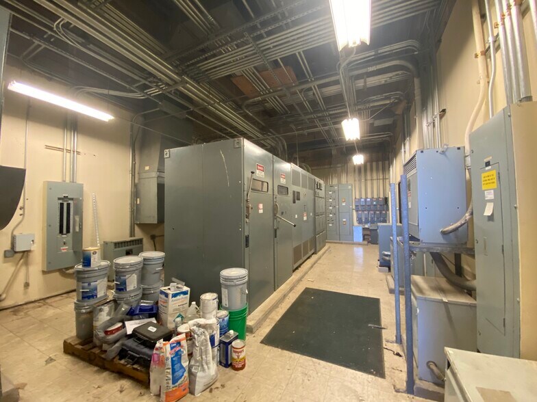 More Photos Of 7050 Burleson Rd, Austin Light Distribution For Sale