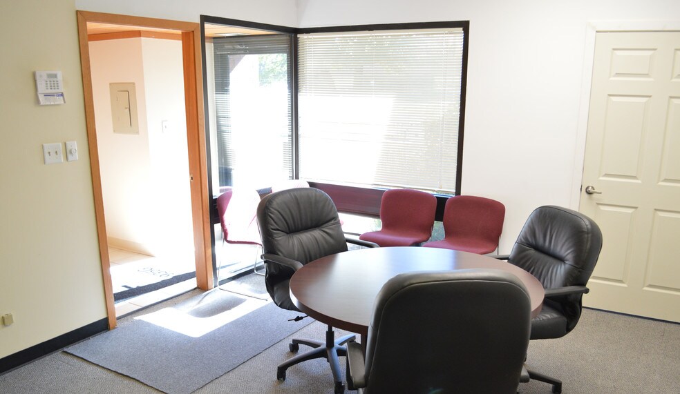 More Photos Of 935 N Plum Grove Rd, Schaumburg Office For Lease