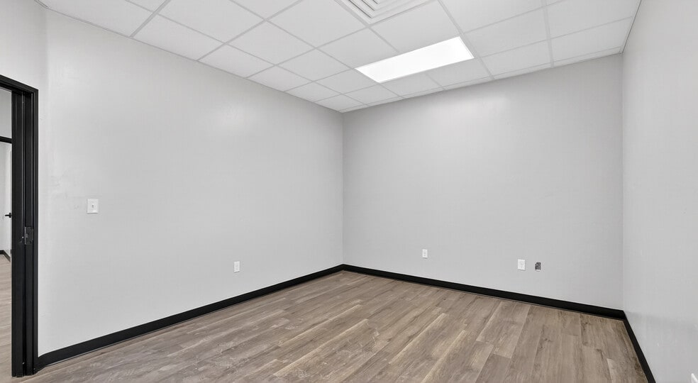 More Photos Of 16510 W Basin St, Odessa Warehouse For Sale