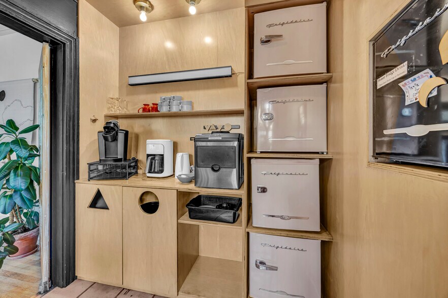 More Photos Of 118 S 4th St, Wilmington Hospitality For Sale
