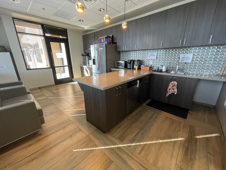 More Photos Of 2314 S Val Vista Dr, Gilbert Medical For Sale