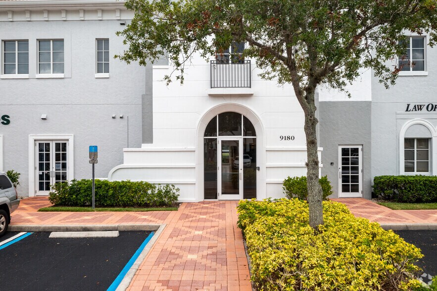 More Photos Of 9180 Galleria Ct, Naples Office For Lease