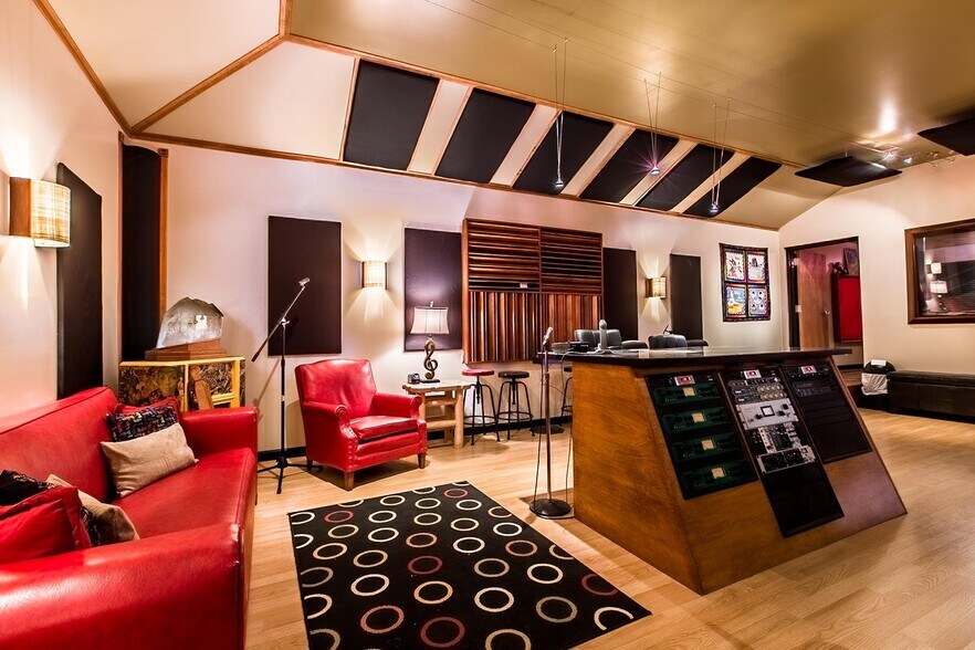 More Photos Of 515 E Iris Dr, Nashville Loft Creative Space For Sale