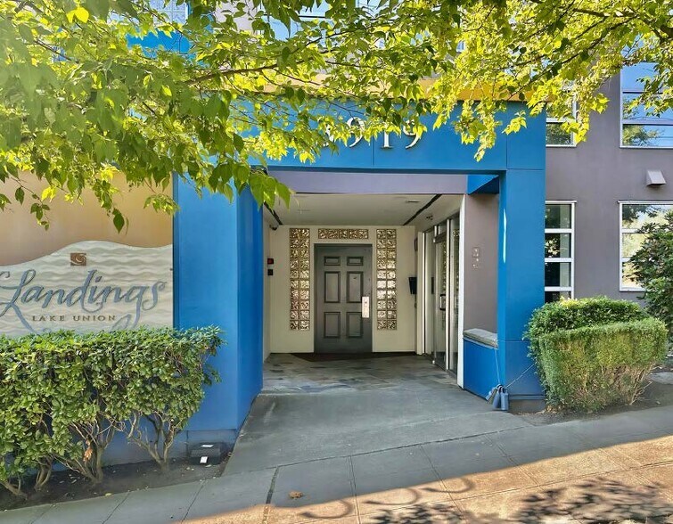 More Photos Of 215 NE 40th St, Seattle Office For Sale