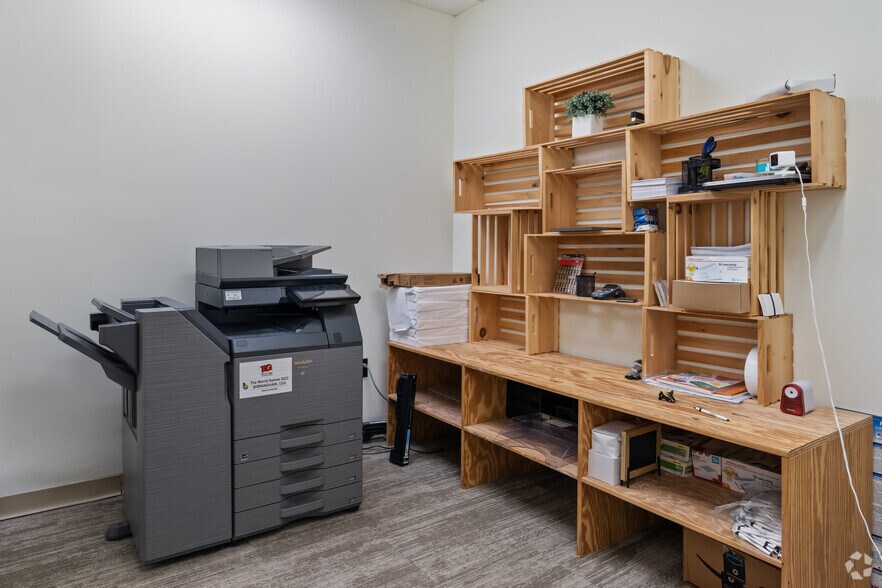 More Photos Of 2081 Columbiana Rd, Birmingham Coworking Space