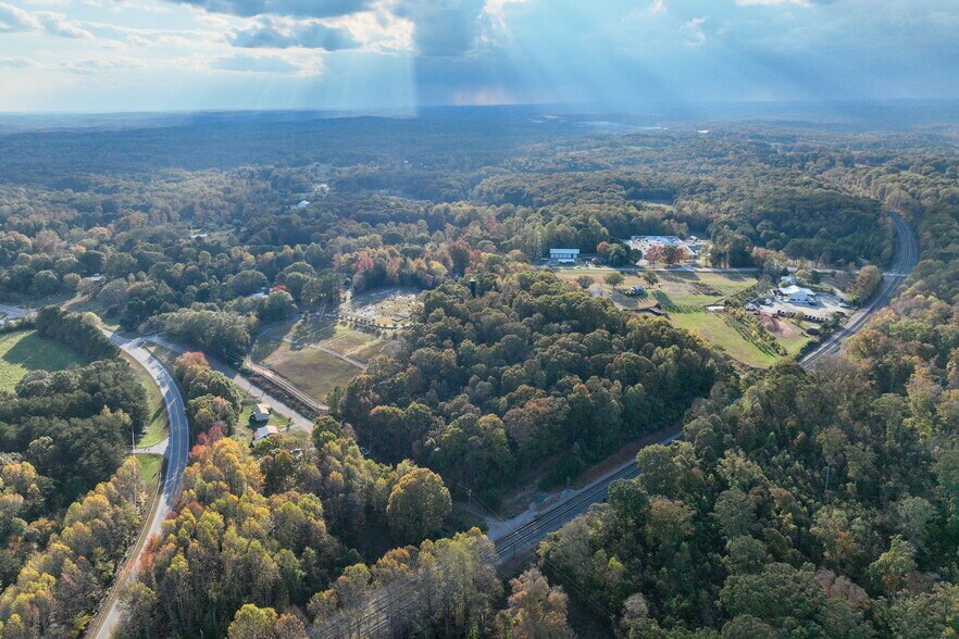 More Photos Of 5662 Cemetery Rd, Lula Land For Lease