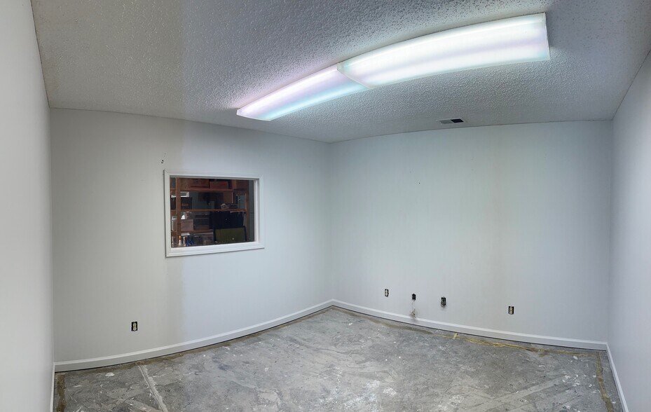 More Photos Of 9151-9157 Hazelbrand Rd, Covington Industrial For Lease