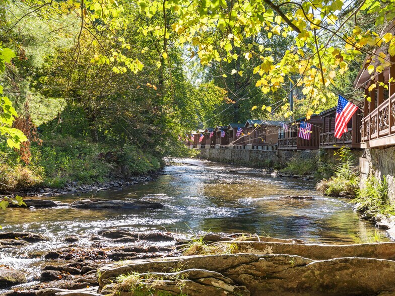 More Photos Of 125 Tee Pee Dr, Whittier Hotel For Sale