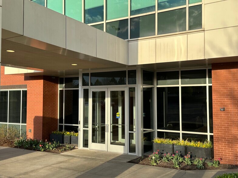 More Photos Of 13710 FNB Pky, Omaha Office For Lease