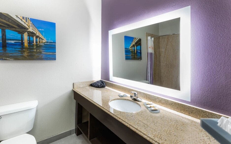 More Photos Of 910 State Highway 35 N, Port Lavaca Hotel For Sale