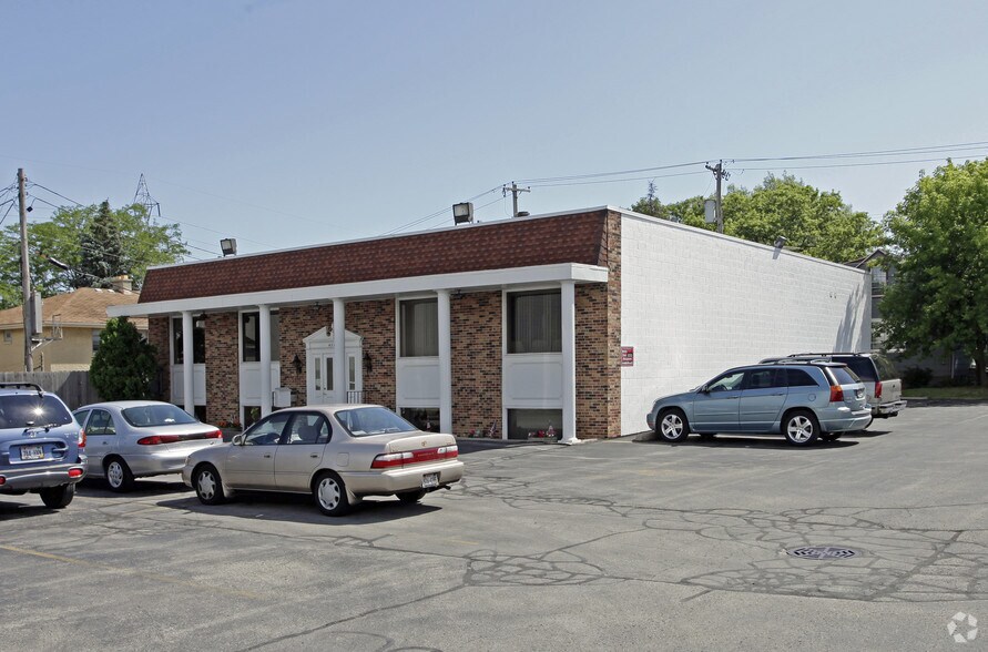 Primary Photo Of 4220 S 27th St, Milwaukee Medical For Lease