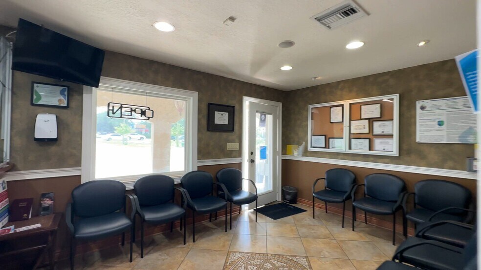 Primary Photo Of 10508 Gibsonton Dr, Riverview Medical For Sale
