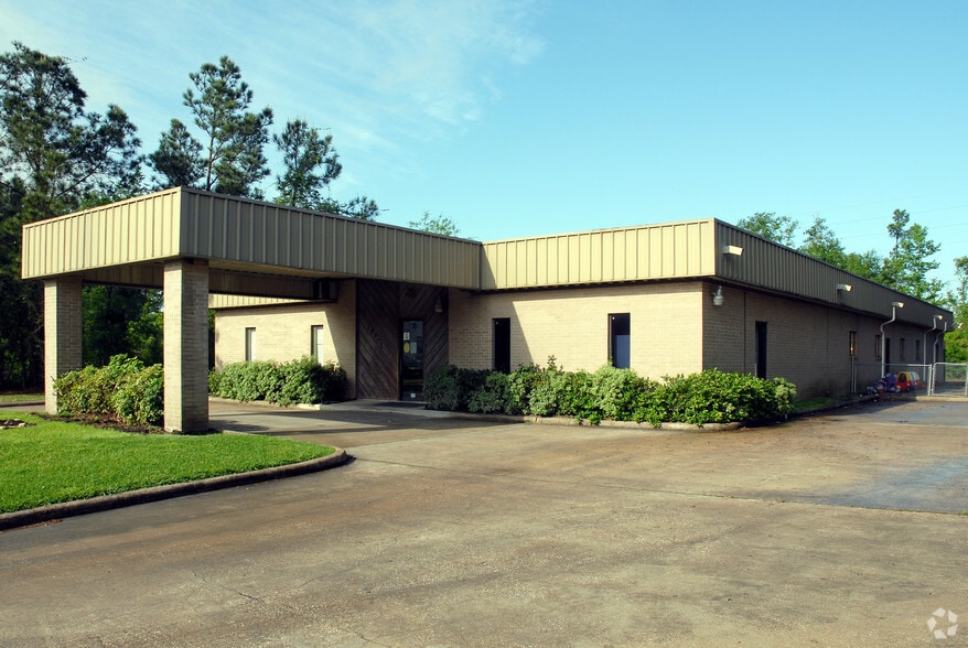 Primary Photo Of 19901 Foxwood Forest Blvd, Humble Freestanding For Lease