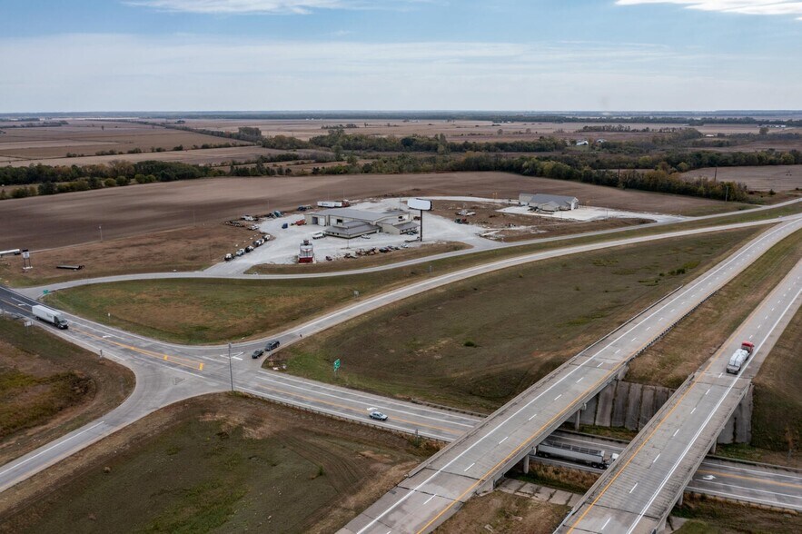 More Photos Of 25137 Outer Road 27, Wayland Auto Repair For Lease