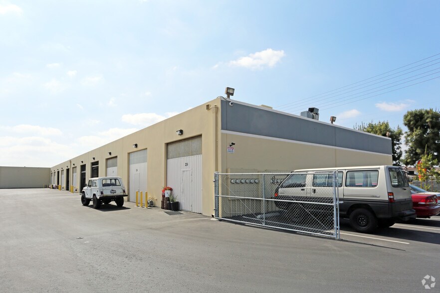 More Photos Of 350 E Orangethorpe Ave, Placentia Warehouse For Lease