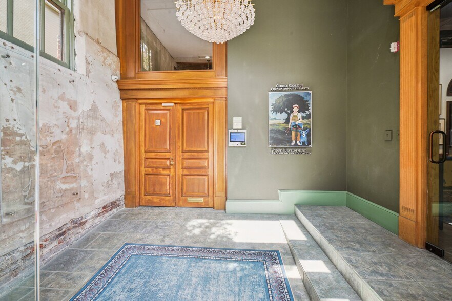 More Photos Of 747 Magazine St, New Orleans Office For Sale