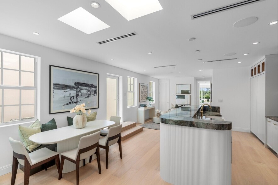 More Photos Of 255 Royal Poinciana Way, Palm Beach Storefront Retail Residential For Sale