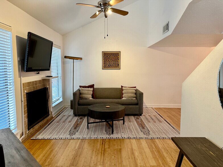 More Photos Of 708-800 S 1st St, Austin Multifamily For Sale