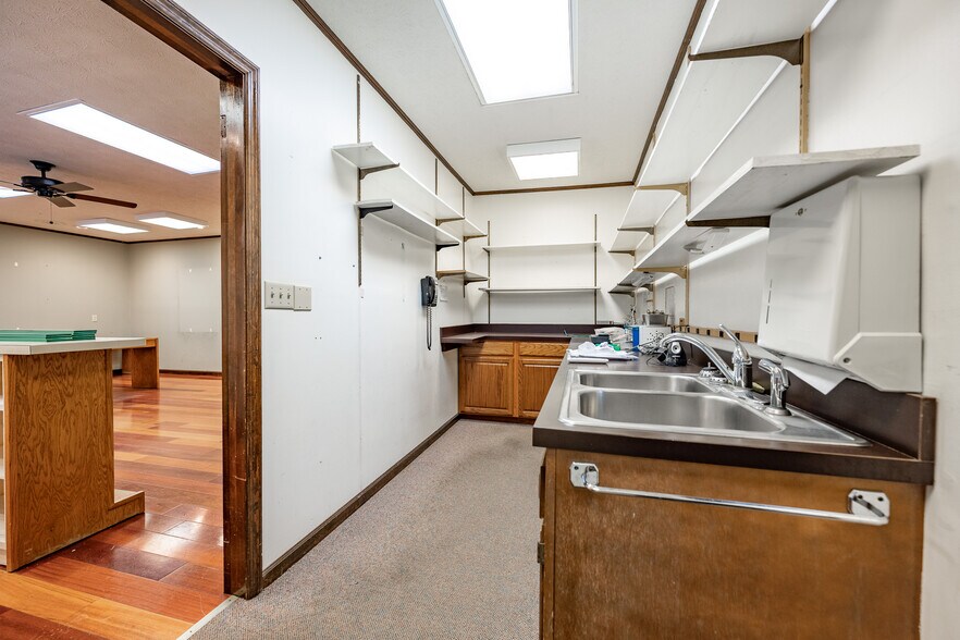 More Photos Of 814 E Washington St, Greencastle Medical For Sale