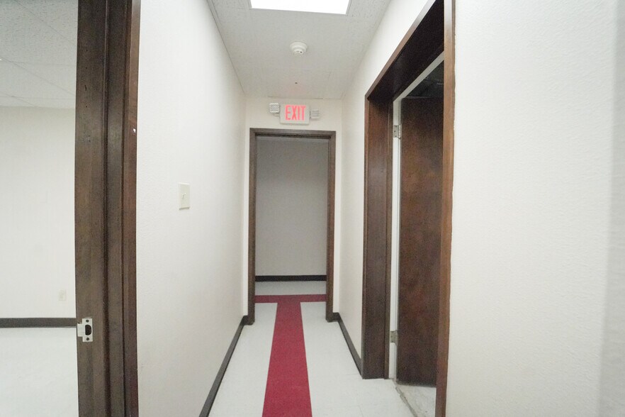 More Photos Of 402 E Guadalupe St, Victoria Freestanding For Sale
