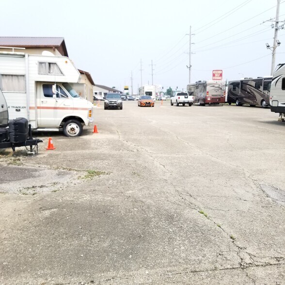 More Photos Of 80 S Us-31, Whiteland Service For Lease