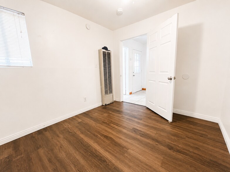 More Photos Of 1507 Pearl St, Bakersfield Apartments For Sale