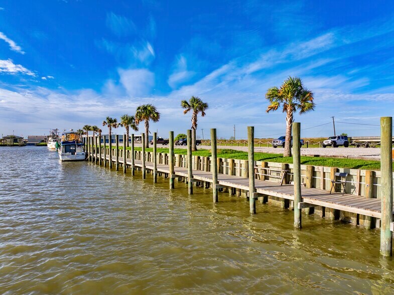 More Photos Of 3902 Highway 146 N, Texas City Marina For Sale